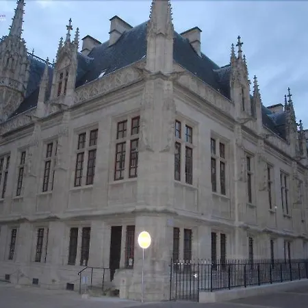 Hotel Des Arcades Hotel 2*