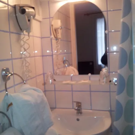 Hotel Des Arcades 2*