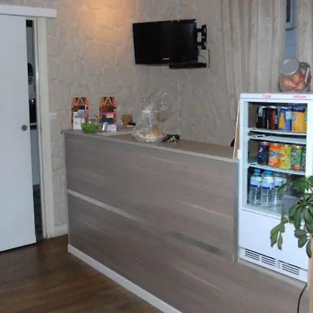 Hotel Des Arcades 2*