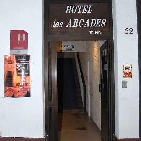 Hotel Les Arcades 2*